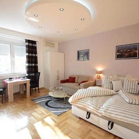 Politika Apartamento Belgrado Exterior foto
