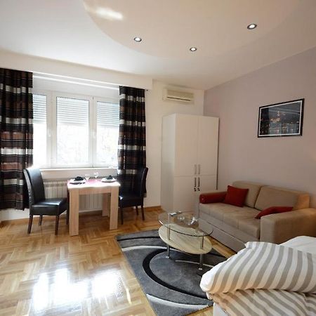 Politika Apartamento Belgrado Exterior foto
