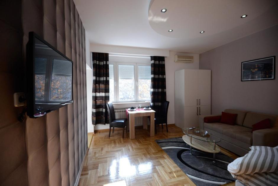 Politika Apartamento Belgrado Exterior foto